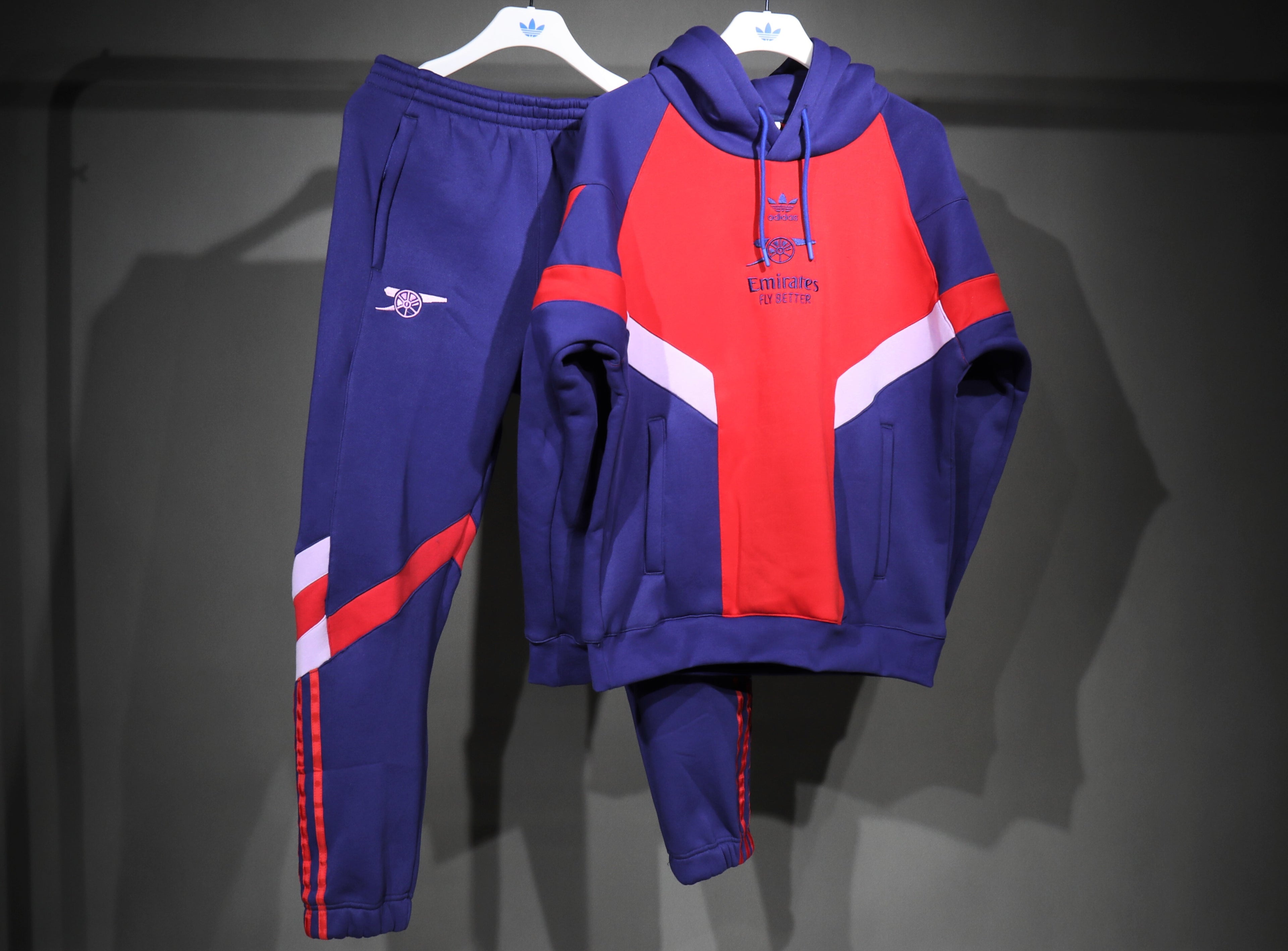 Tuta Arsenal rossa e blu