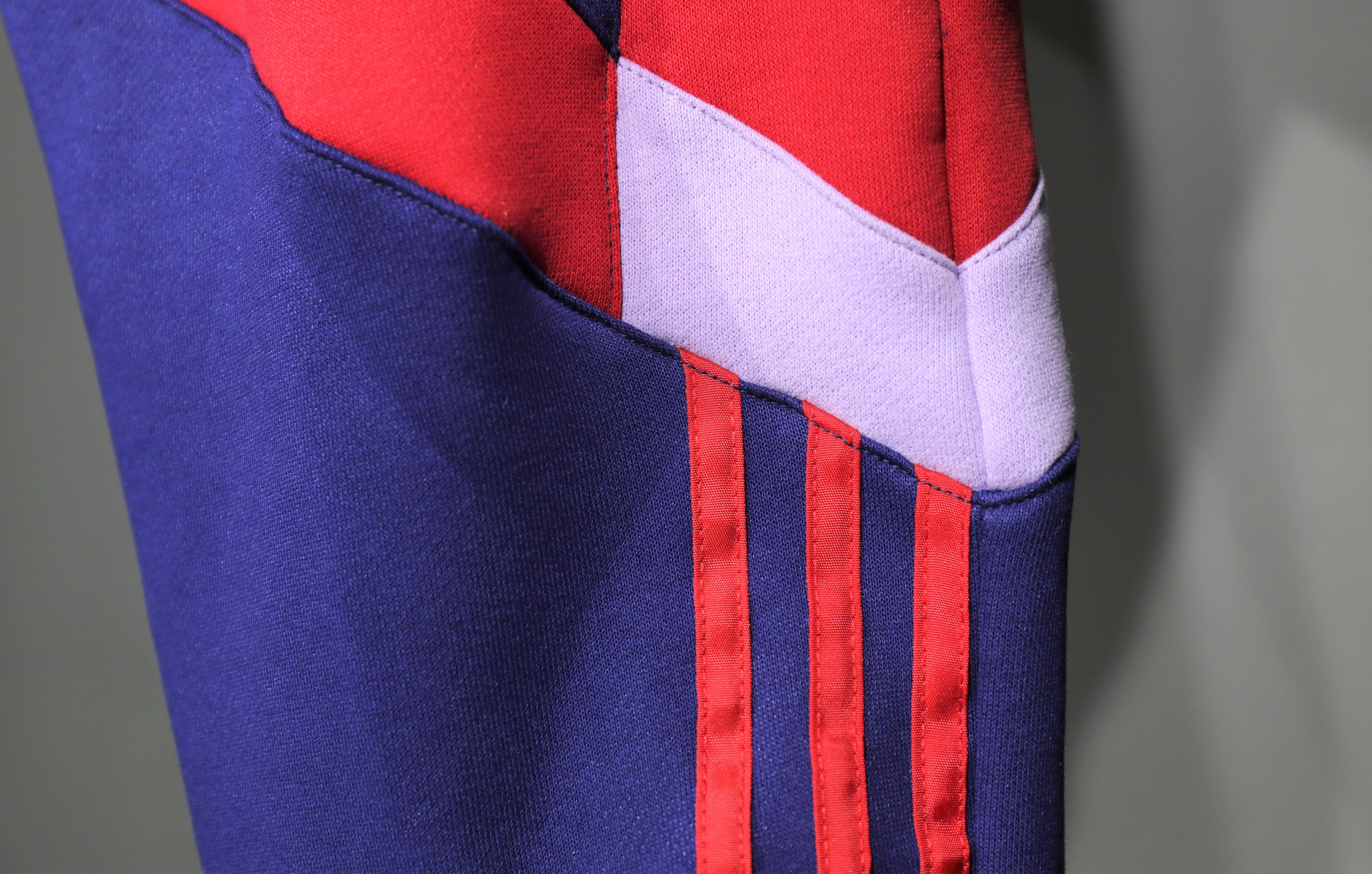 Tuta Arsenal rossa e blu